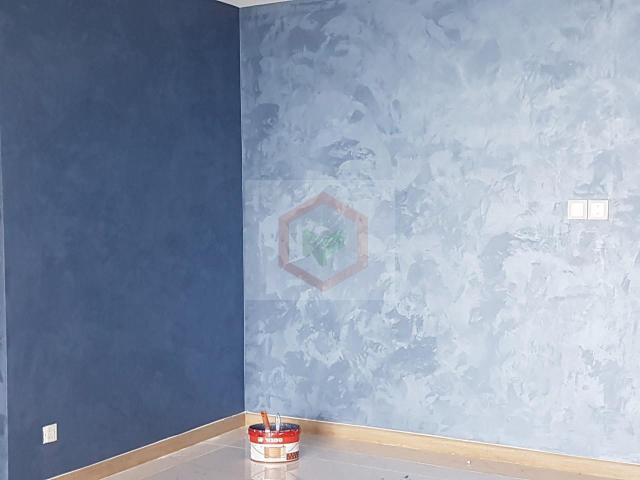 Sơn tường màu xám xanh: Màu sơn trung tính đẹp, sang và dễ phối 2 Sơn tường màu xám xanh hiện đại
